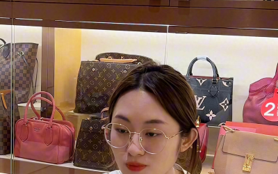 江西特地来的小姐姐回收一批包包回收行情如何呢#奢侈